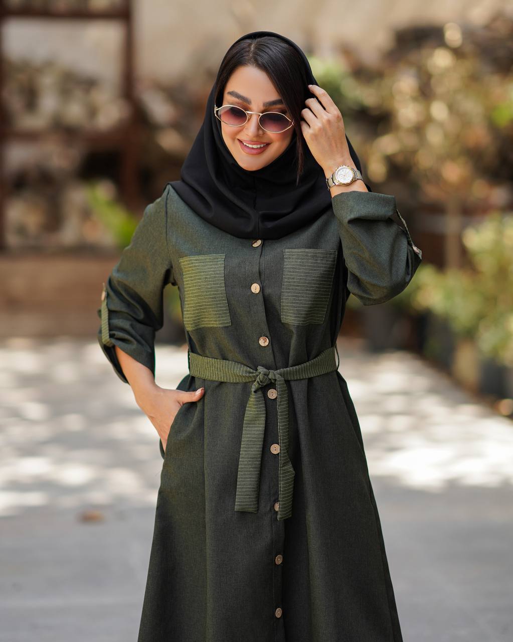 مانتو دانشجویی دگمه چوبی مدل رعنا