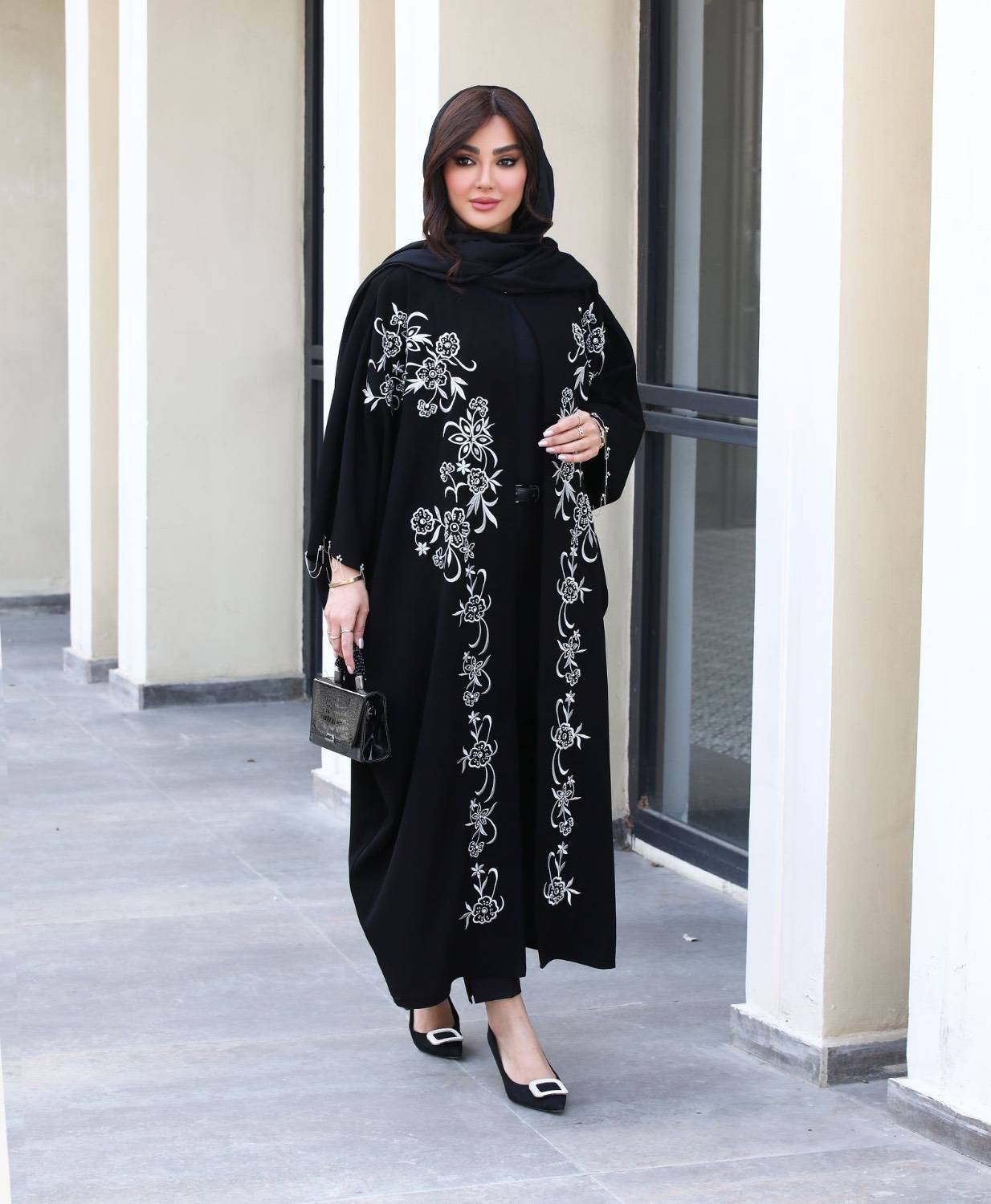 عبا زنانه با گلدوزی نقره ای